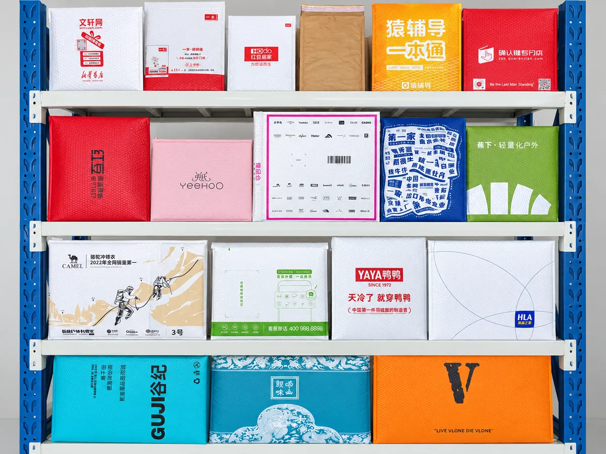 custom-printed-bubble-mailers-display-rack-20260915