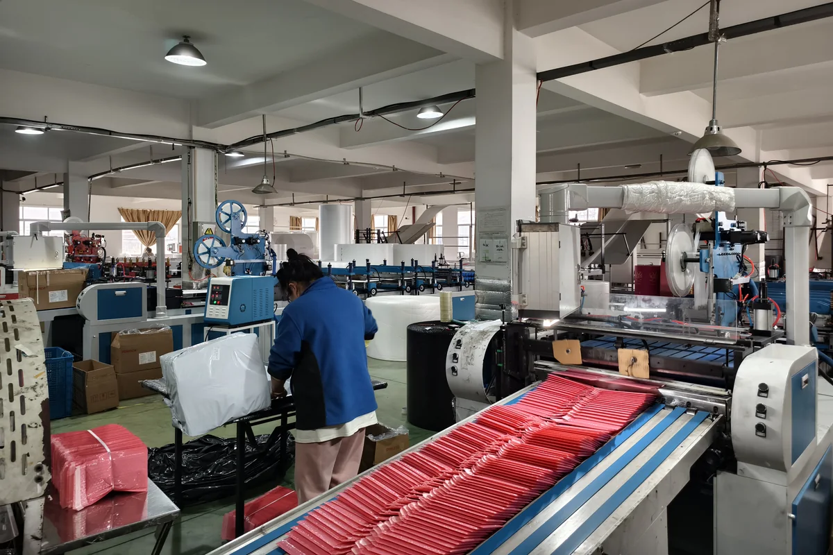 kent-bubble-mailer-production.webp