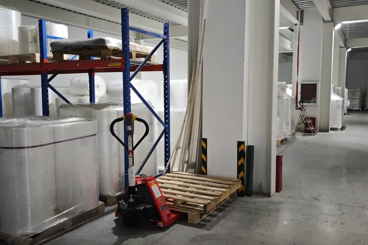 hdpe-air-cushion-film-space-saving-roll-storage.webp